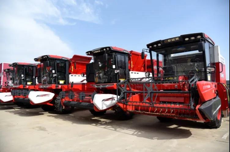 尤美玲:經(jīng)濟(jì)效益高是用戶爭相搶購買中聯(lián)收獲花生機(jī)的主要原因