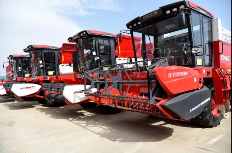 尤美玲:經(jīng)濟(jì)效益高是用戶爭相搶購買中聯(lián)收獲花生機(jī)的主要原因