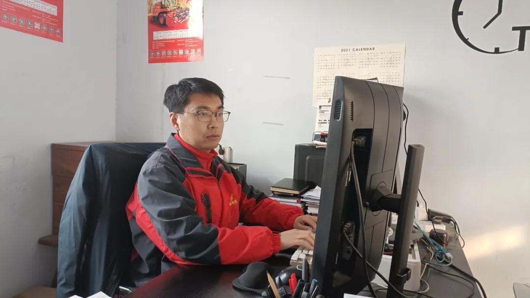 鄭州中聯(lián)電子商務(wù)部部長(zhǎng)吉平:服務(wù)是第二競(jìng)爭(zhēng)力 吉平1.jpg