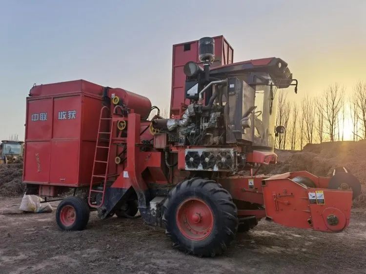 欒家寶:通過(guò)中聯(lián)收獲花生機(jī),讓我有了更多時(shí)間陪伴家人 5101.jpg